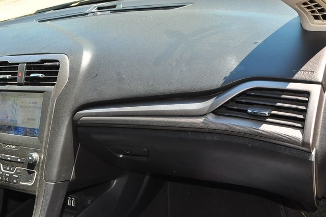 Used 2020 Black Ford SE image 19