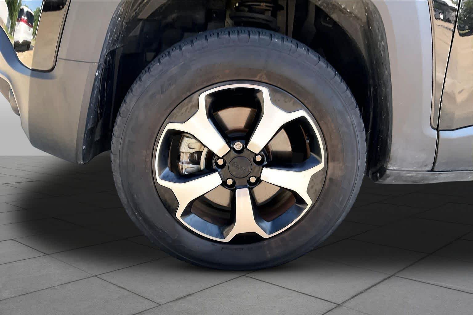 Certified Used 2022 BLACK CLEAR COAT Jeep Trailhawk image 11