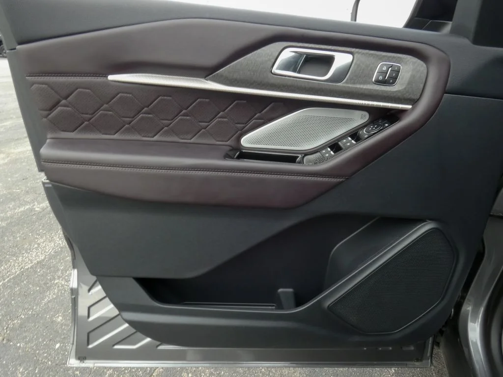 Used 2025 Gray Ford Platinum image 8