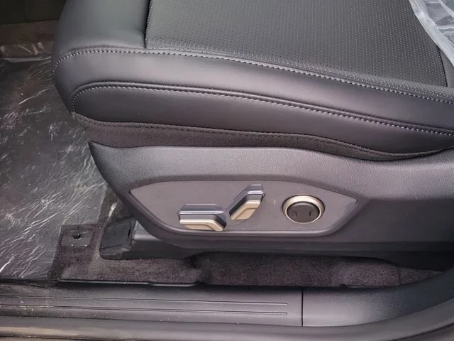 New 2027 Ivory Silver Kia S image 9