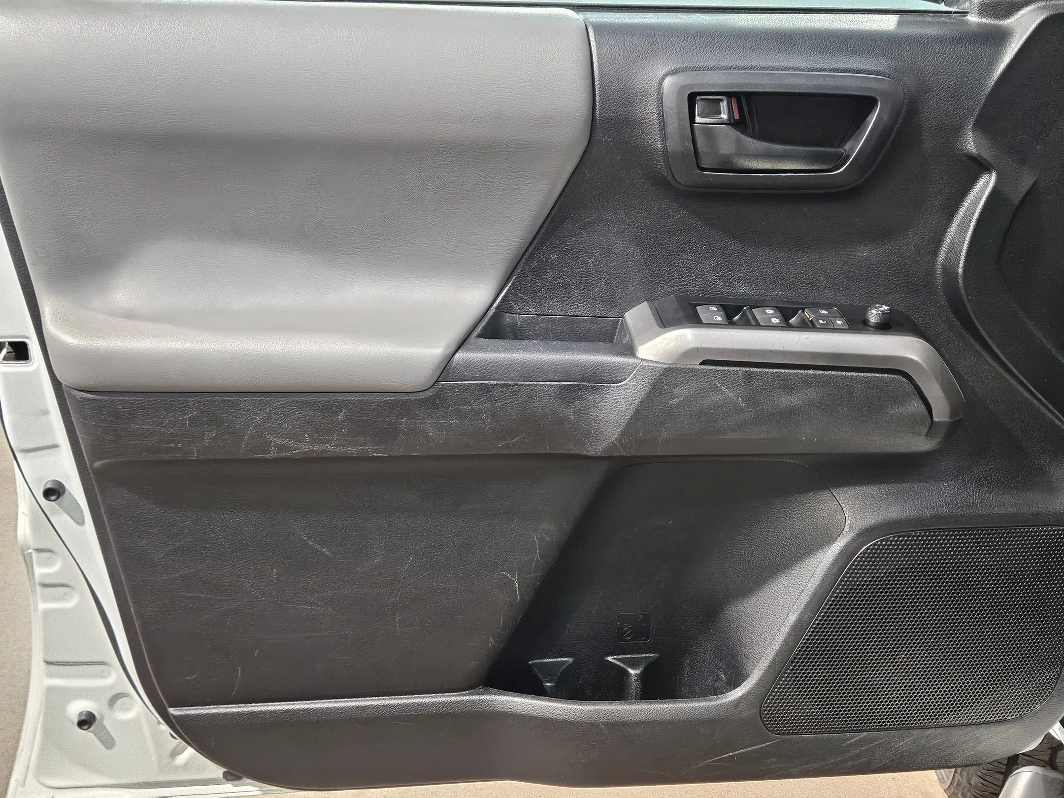 Used 2023 Ice Cap Toyota SR5 image 18