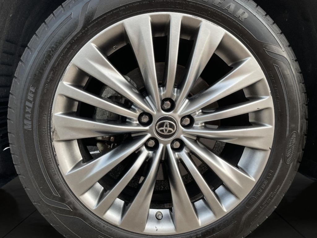 Used 2022 Black Toyota Platinum image 26