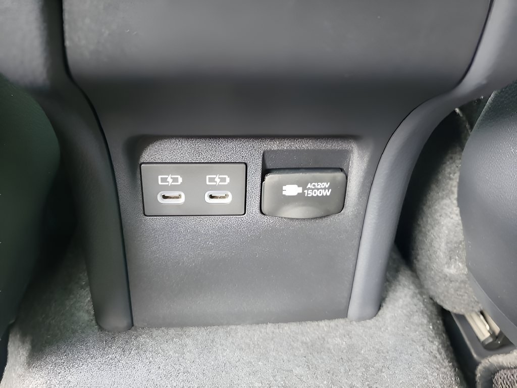 2026 Toyota Prius Plug-in Hybrid XSE - Photo 11