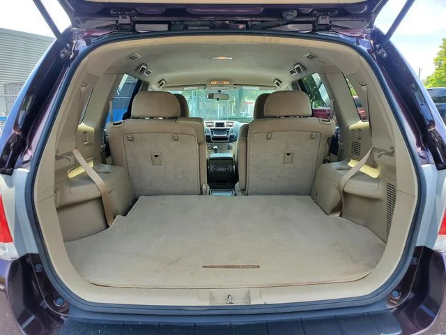 Used 2013 Red Toyota Base image 8