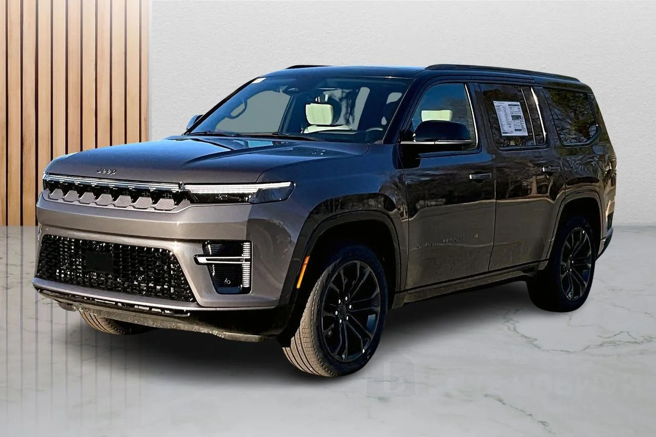 New 2026 Baltic-Gray Metallic Clear-Coat Exterior Paint Jeep Summit Obsidian image 4