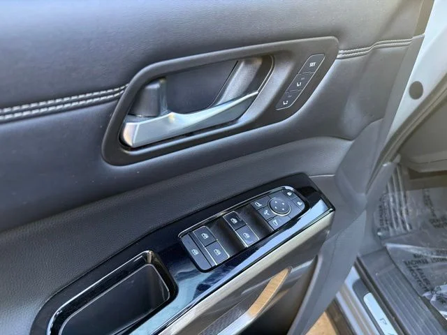 Used 2022 Gray Nissan Platinum image 22