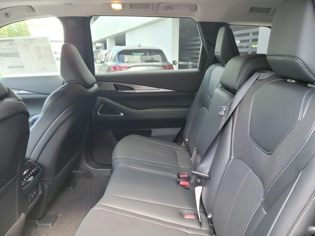 New 2027 HARBOR GRAY INFINITI Luxe FWD image 9