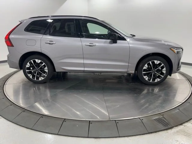 New 2026 Aurora Silver Volvo Plus image 5