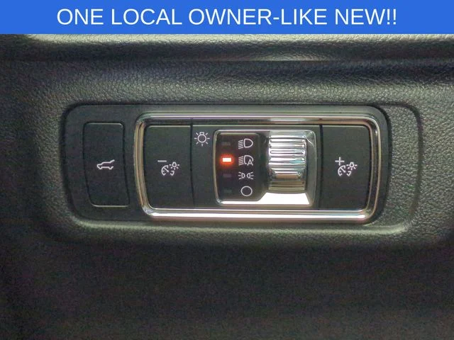 Used 2025 Gray Lincoln Premiere image 18