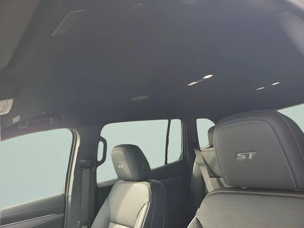 New 2026 Iridescent White Tricoat Buick Sport Touring image 30