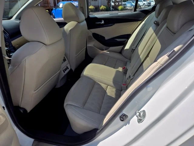 Used 2023 White Nissan Platinum image 11