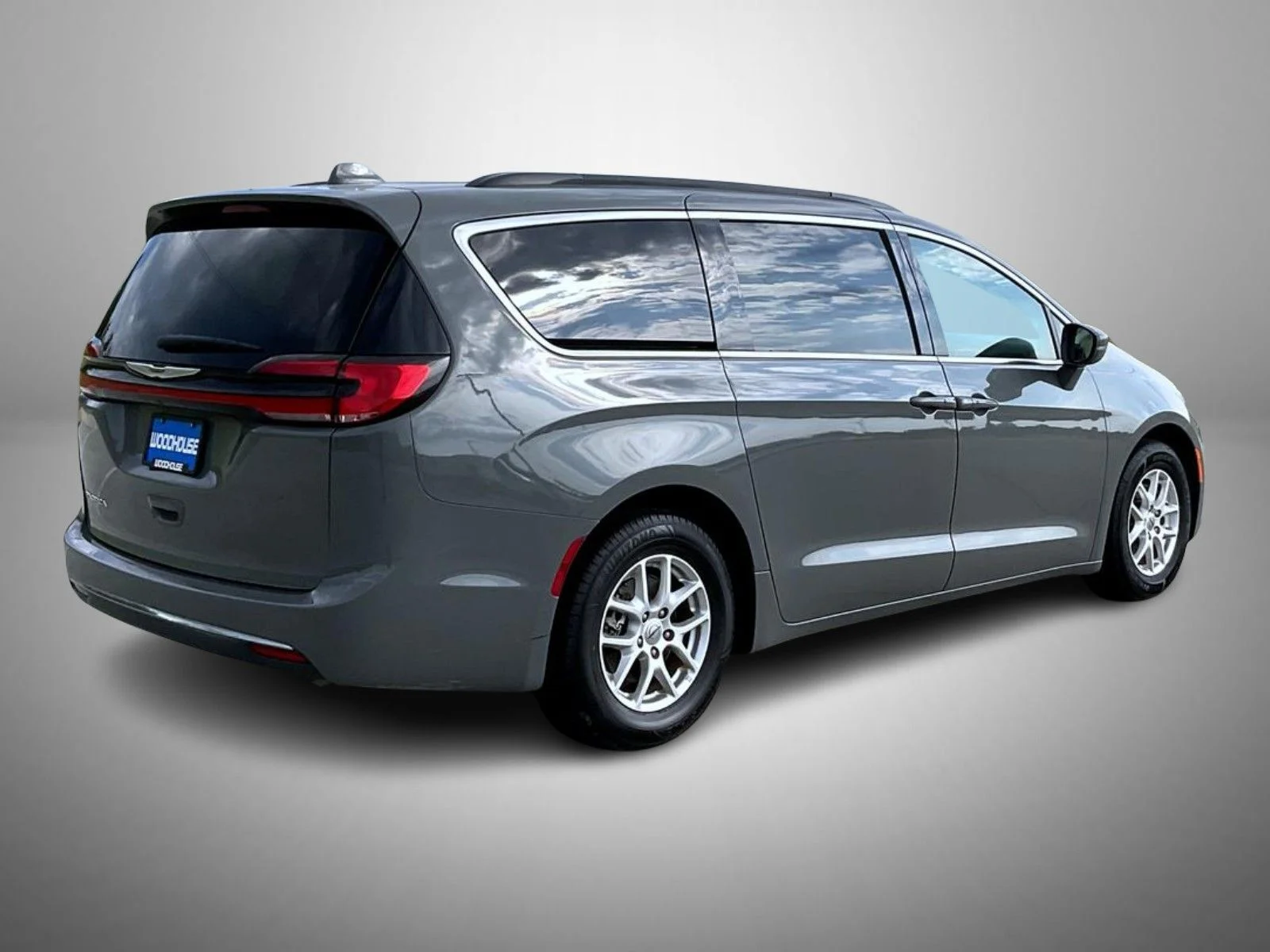 Used 2022 White Chrysler Touring L image 5