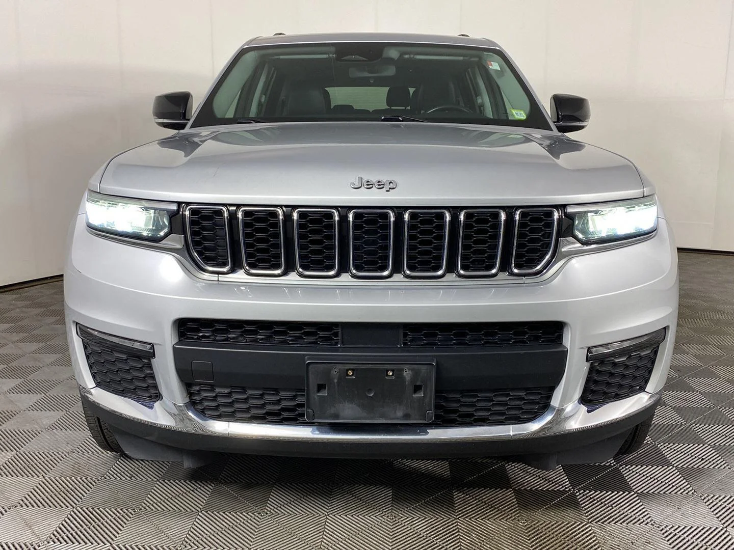 Used 2021 Silver Zynith Jeep Limited image 13