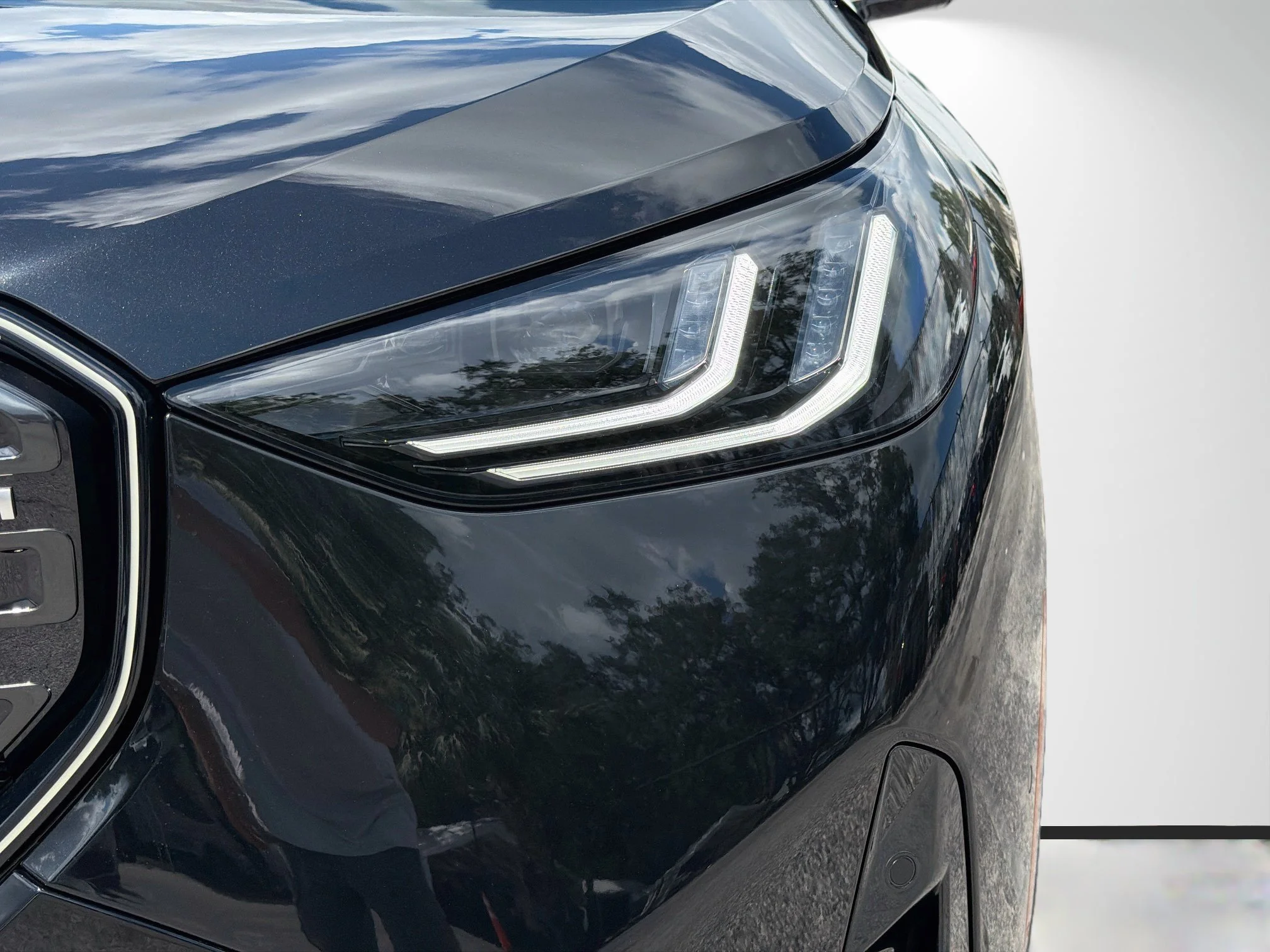 New 2026 Black Sapphire Metallic BMW M50 xDrive image 9