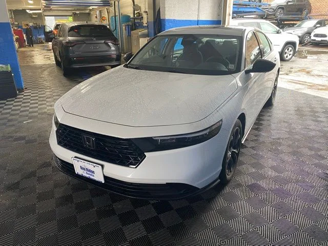 Used 2025 Black Honda SE image 1