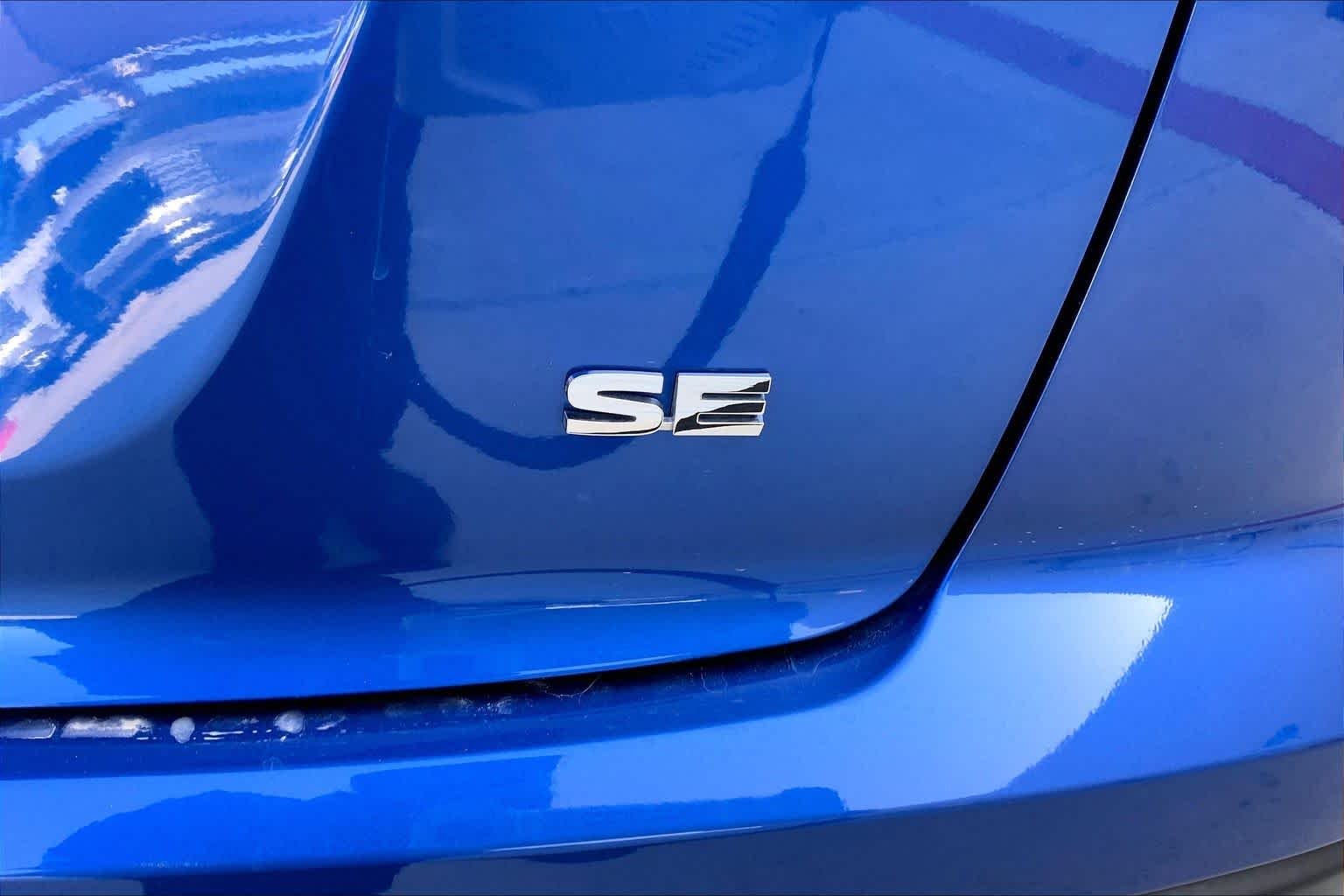 Used 2024 Lightning Blue Mitsubishi SE image 10
