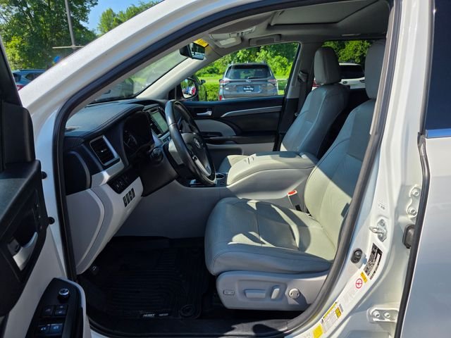 Used 2017 Blizzard Pearl Toyota Limited image 17