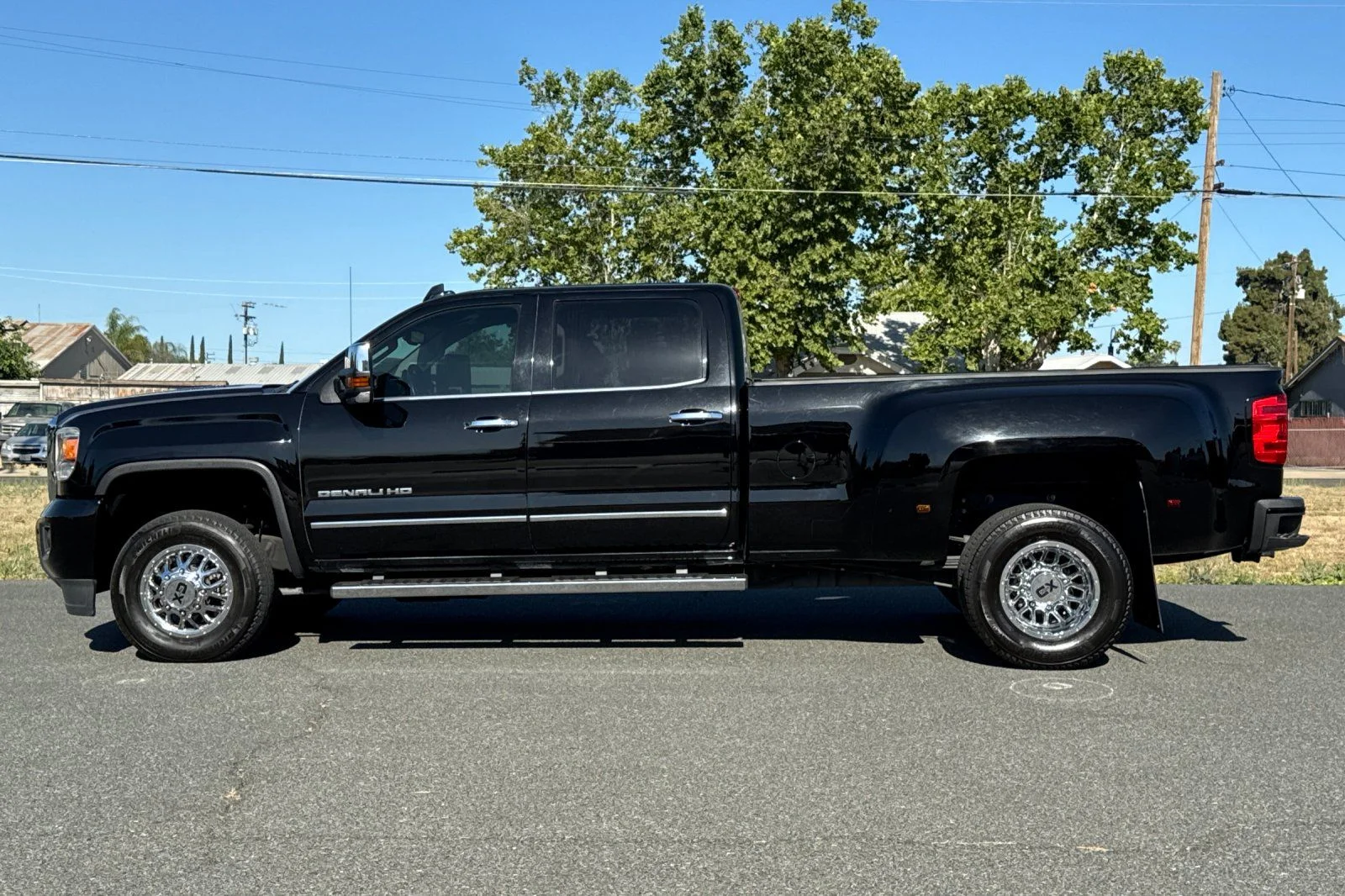 Used 2015 Onyx Black GMC Denali image 8