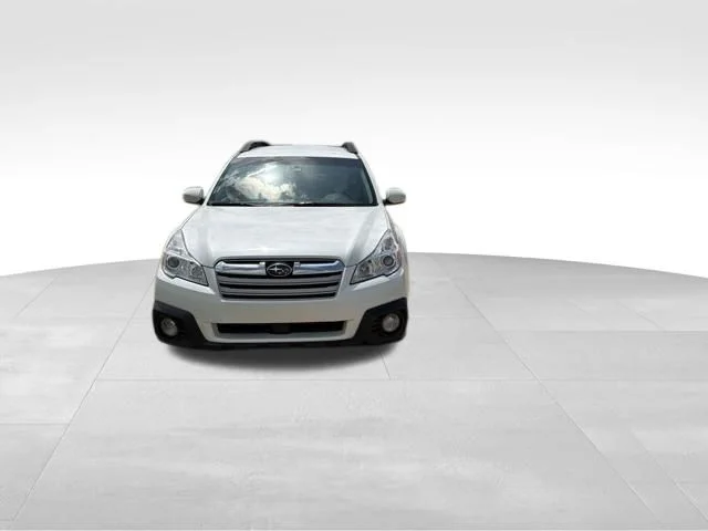 Used 2013 White Subaru 2.5i Premium image 8