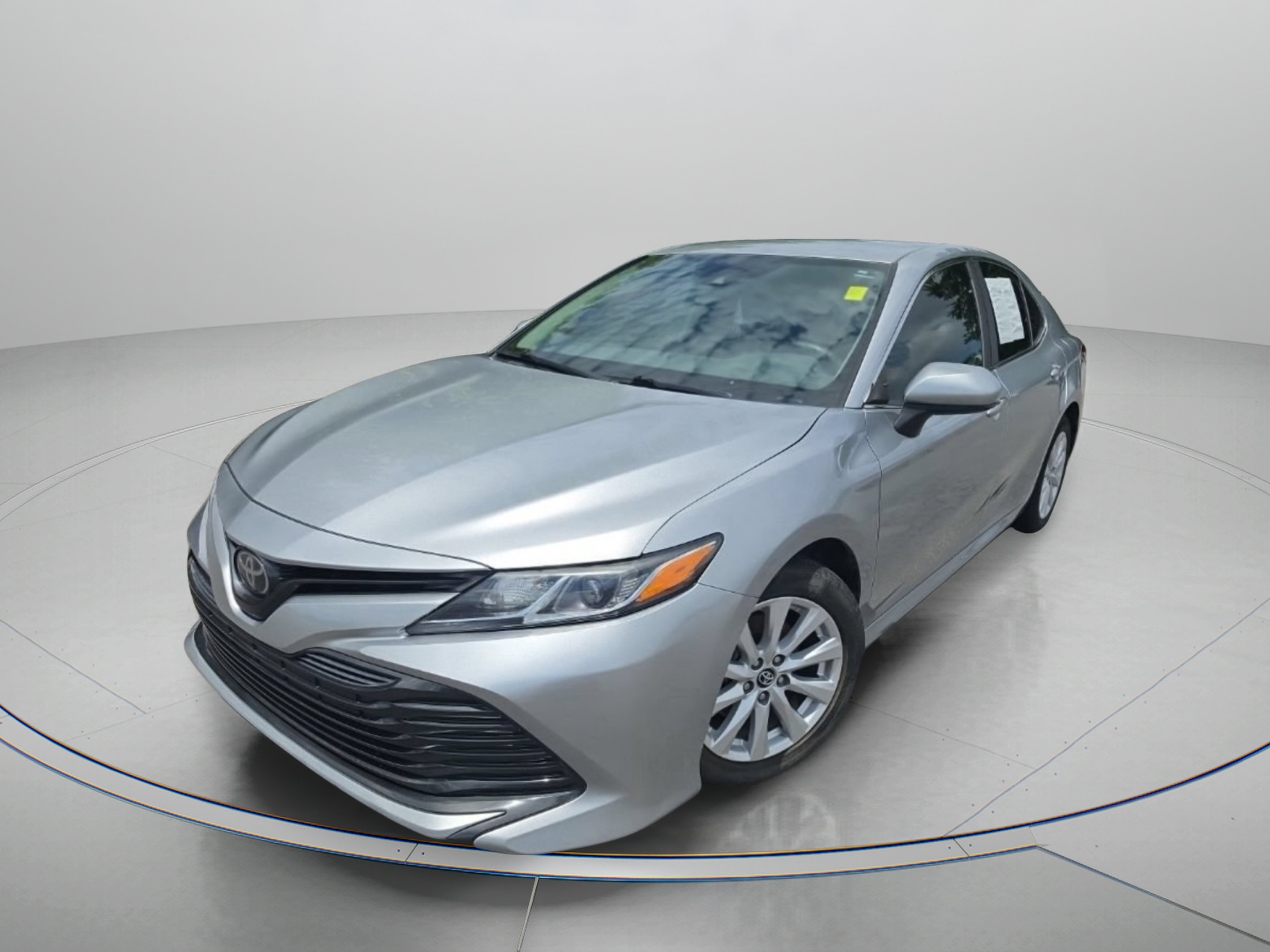 Used 2019 Silver Toyota LE image 3