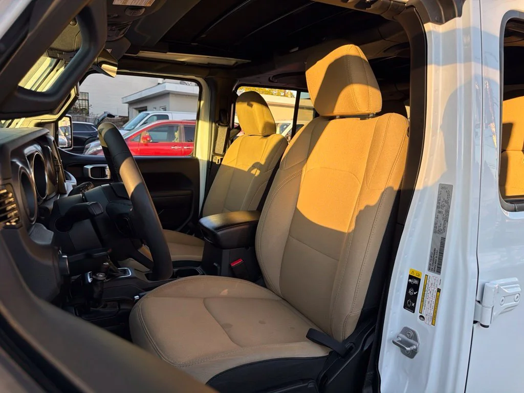 Used 2023 White Jeep Sport S image 28