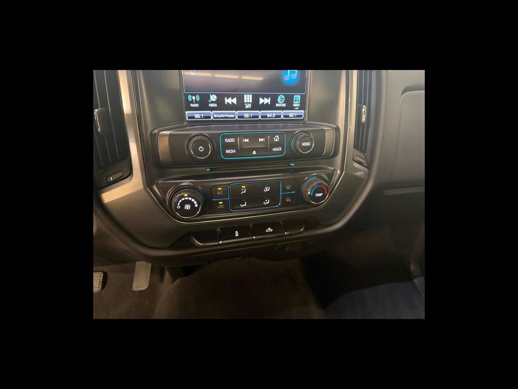 Used 2019 White Chevrolet LT image 23