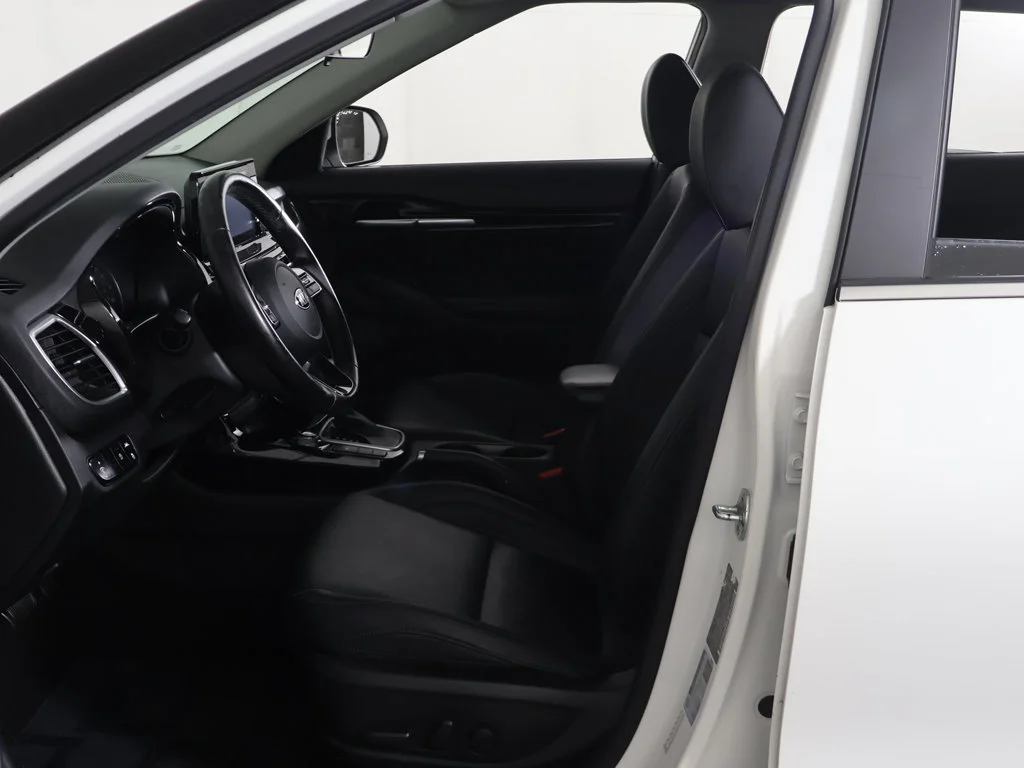 Used 2021 White Kia EX image 26