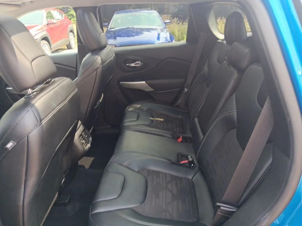 Used 2022 Hydro Blue Pearlcoat Jeep X image 32