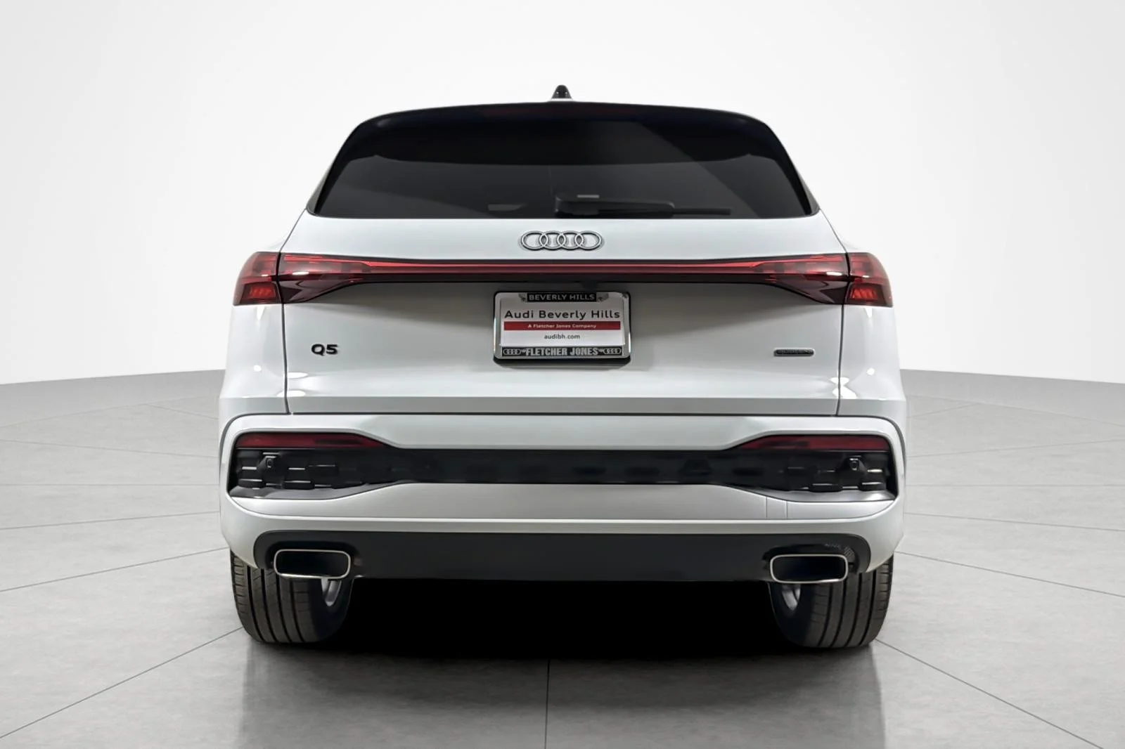 Used 2025 Glacier White Metallic Audi Premium Plus 2.0 TFSI quattro image 4