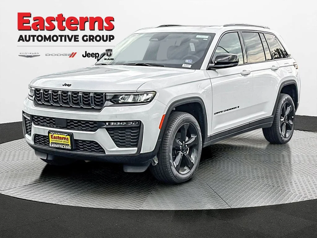 New 2026 Bright White Clear-Coat Exterior Paint Jeep Limited image 1