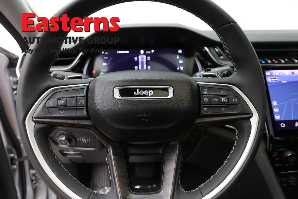 Used 2022 Silver Jeep 4xe image 10