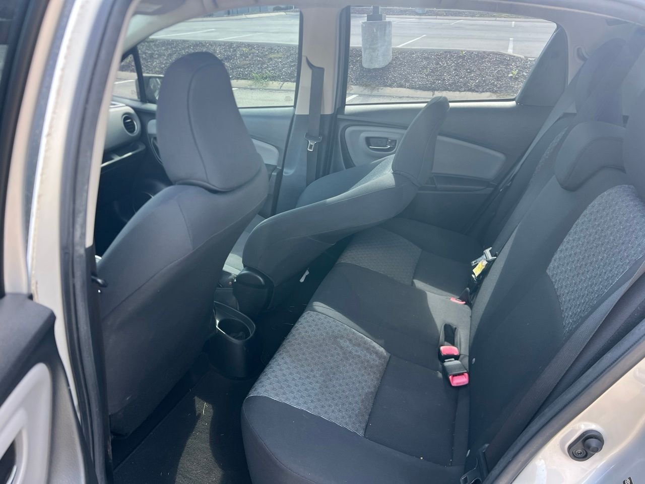 Used 2015 Silver Toyota LE image 9