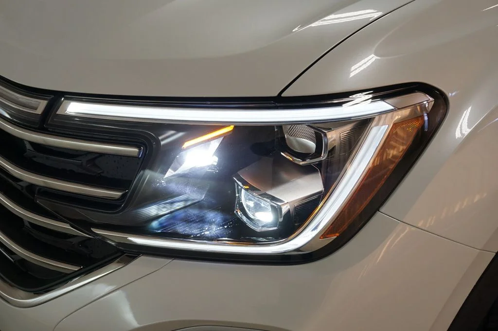 New 2026 Opal White Volkswagen SE image 32