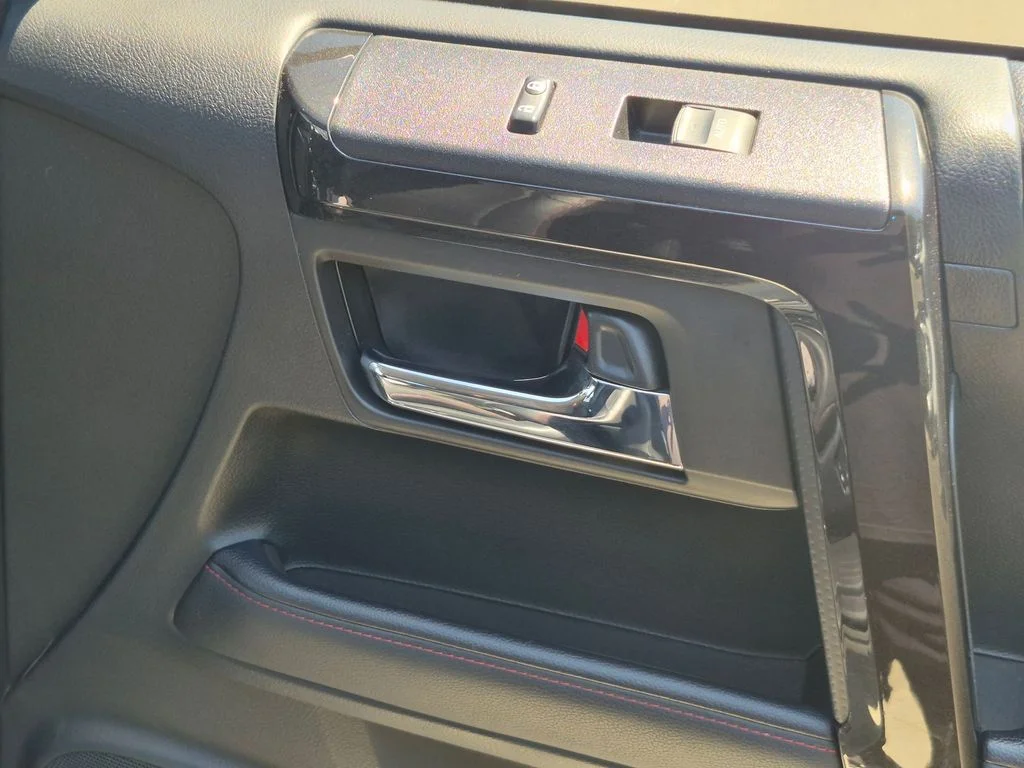 Used 2020 Black Toyota Venture image 19