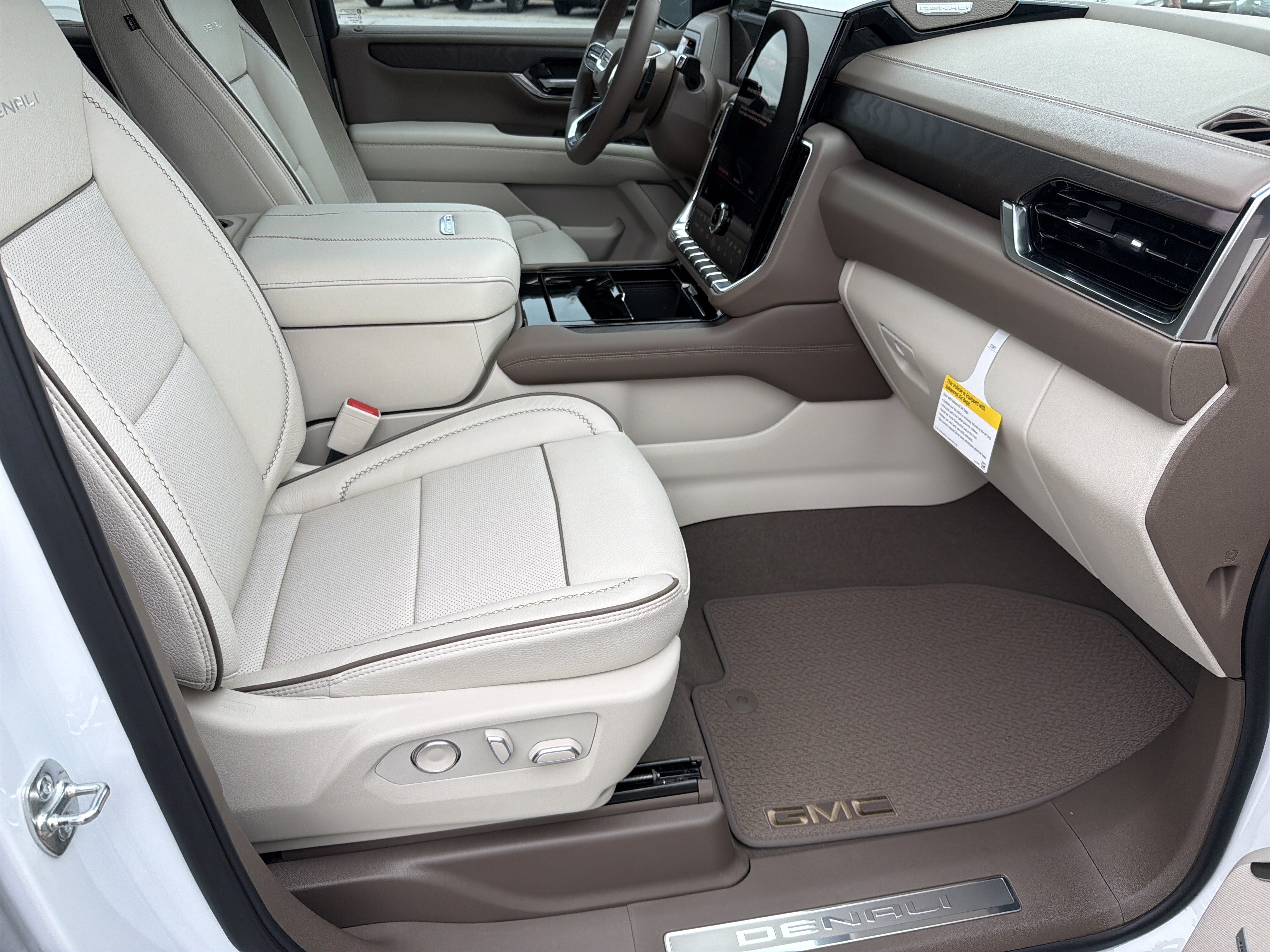 2026 GMC Yukon Denali - Photo 13