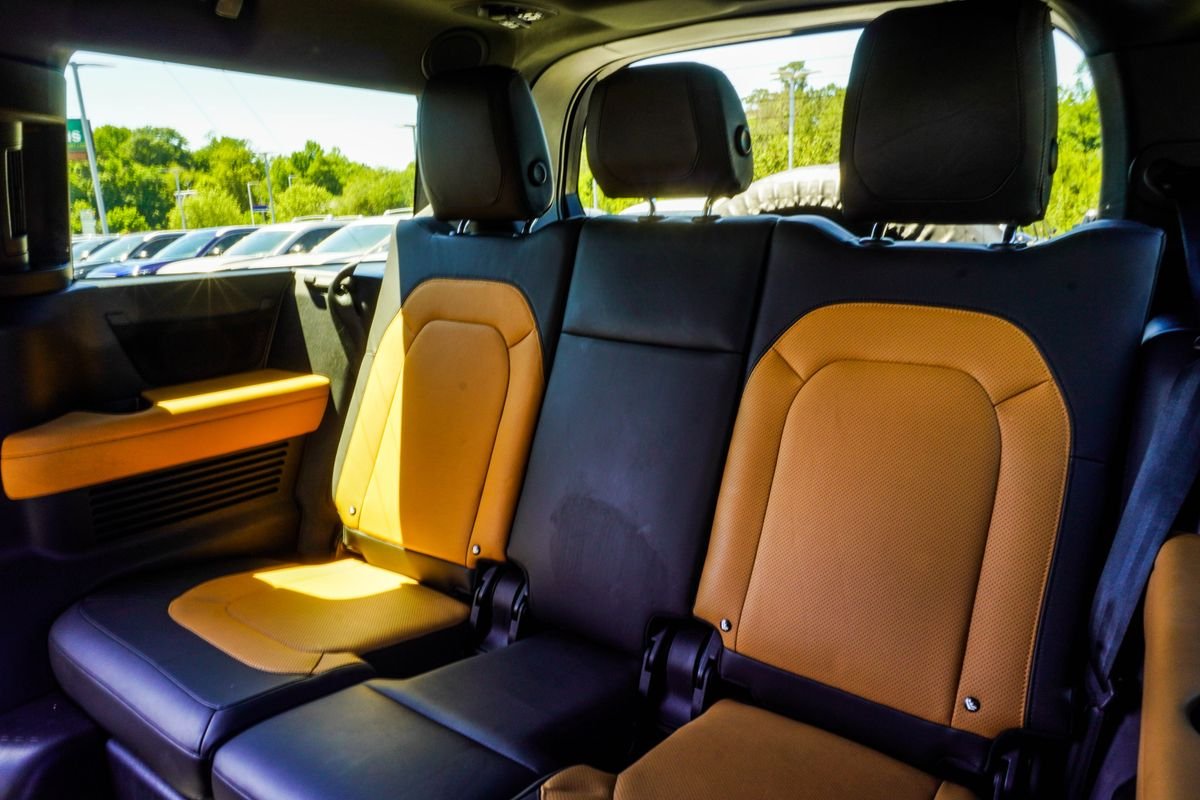 Used 2023 Black Land Rover X-Dynamic SE image 36