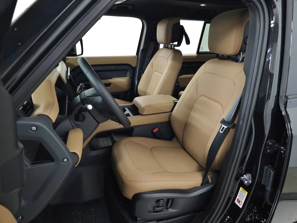New 2026 Santorini Black Land Rover X-Dynamic SE image 14