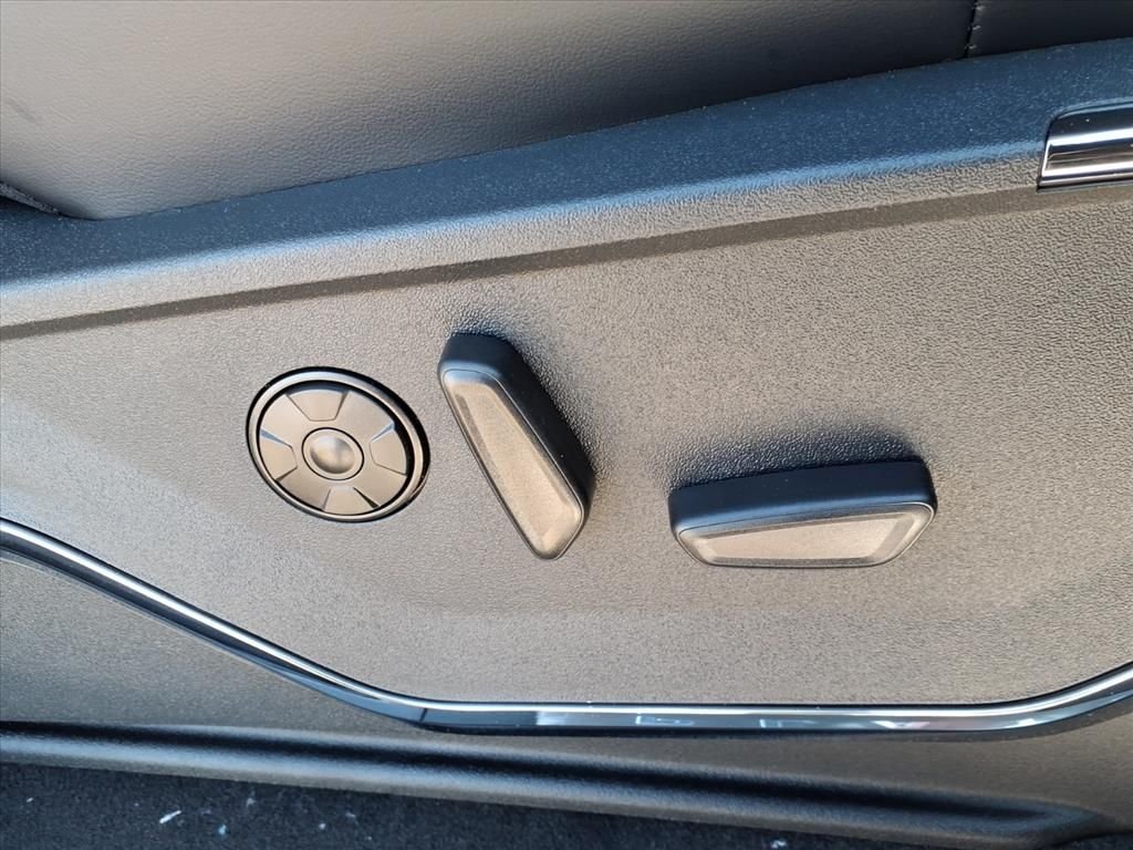 New 2026 Glacier Gray Metallic Tri-Coat Ford F-350® Platinum® image 14