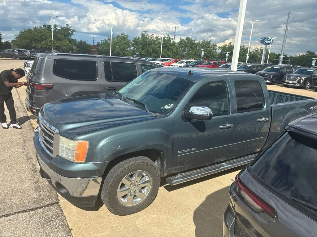 Used 2012 Gray GMC SLE image 4