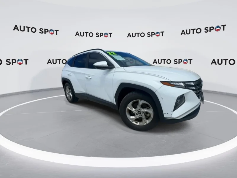 Used 2022 White Hyundai SEL image 2