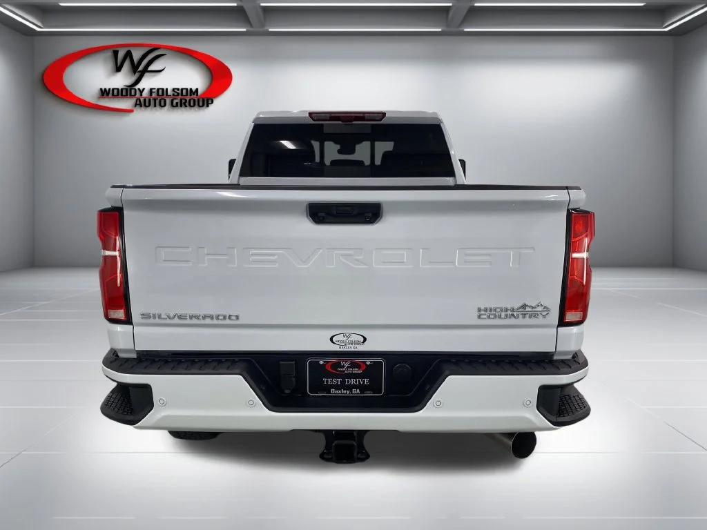 New 2026 Polar White Tricoat Chevrolet High Country image 8