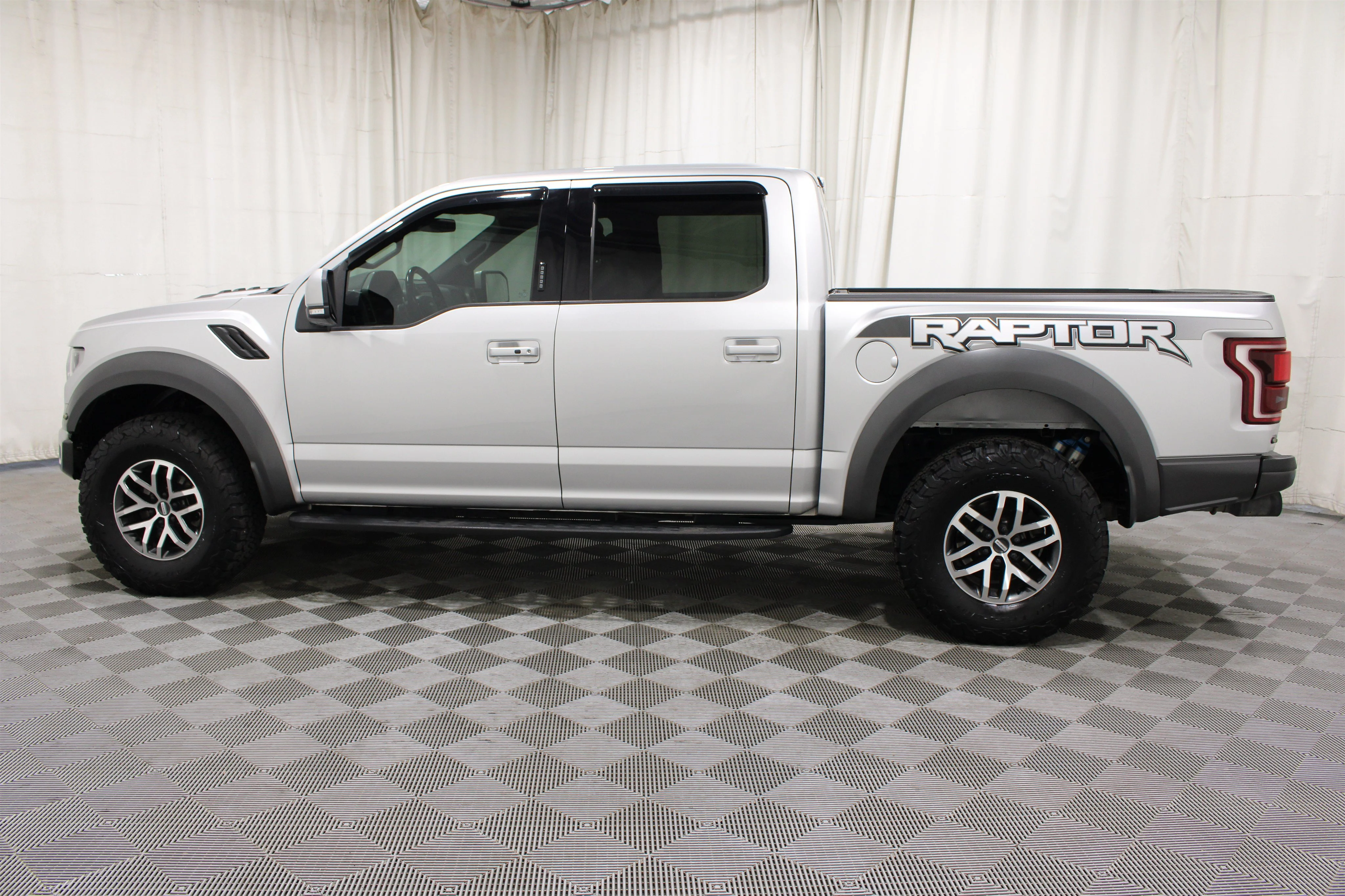 2017 Ford F-150 Raptor - Photo 34