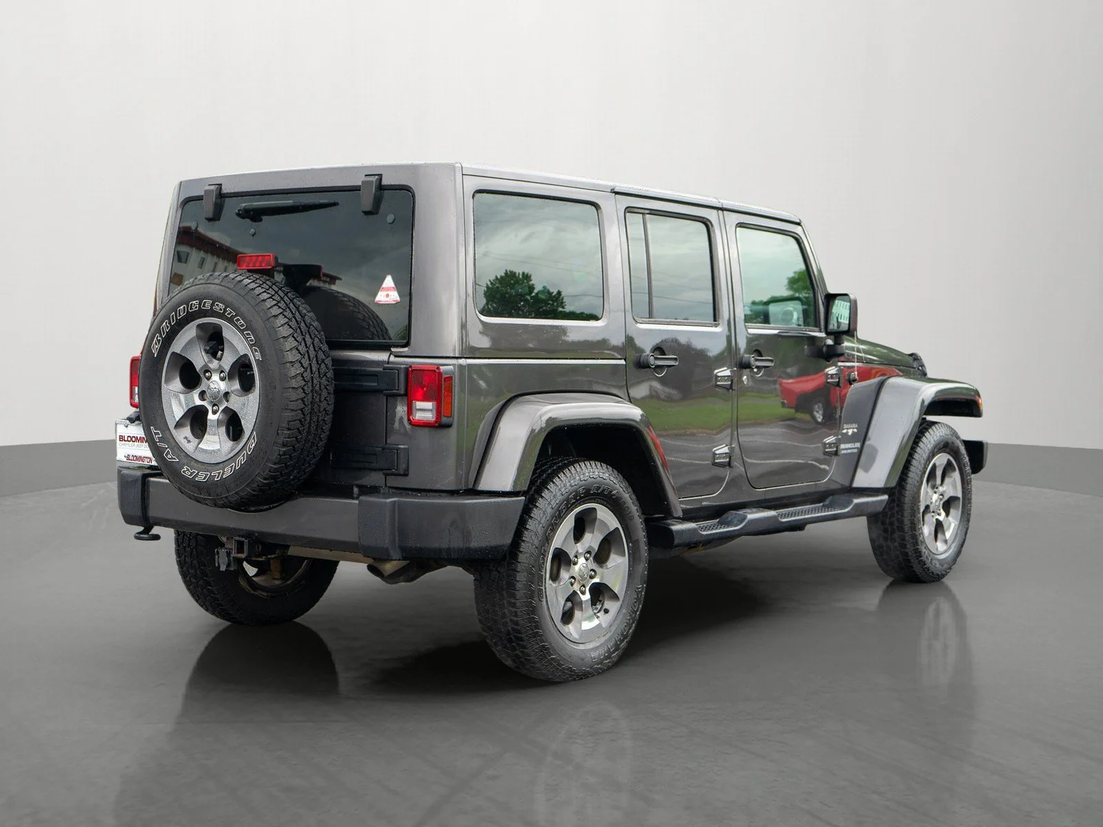 Used 2017 Granite Crystal Metallic Clearcoat Jeep Unlimited Sahara image 7