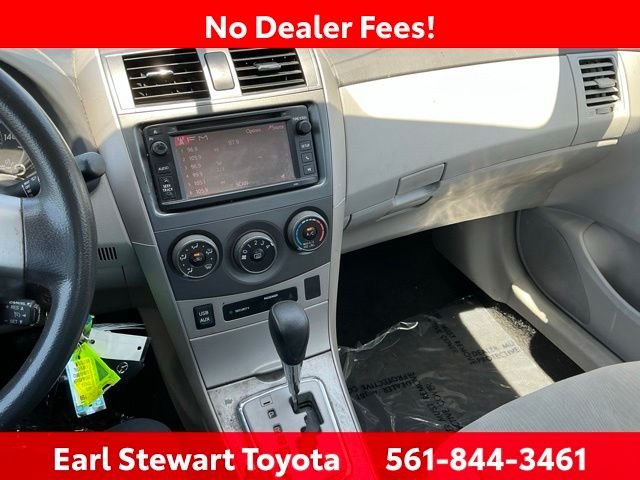 Used 2013 Silver Toyota LE image 27