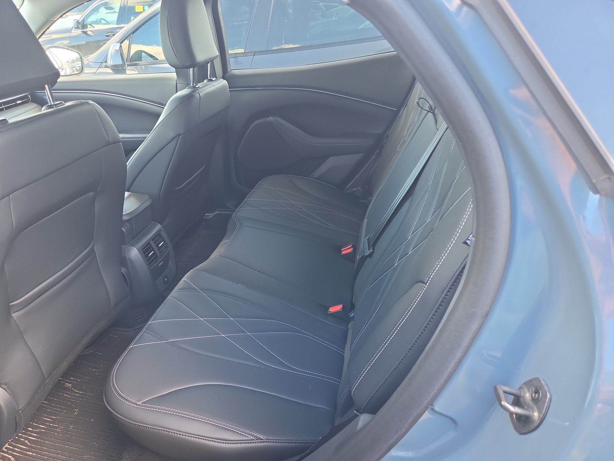 Used 2024 Vapor Blue Metallic Ford Select image 3