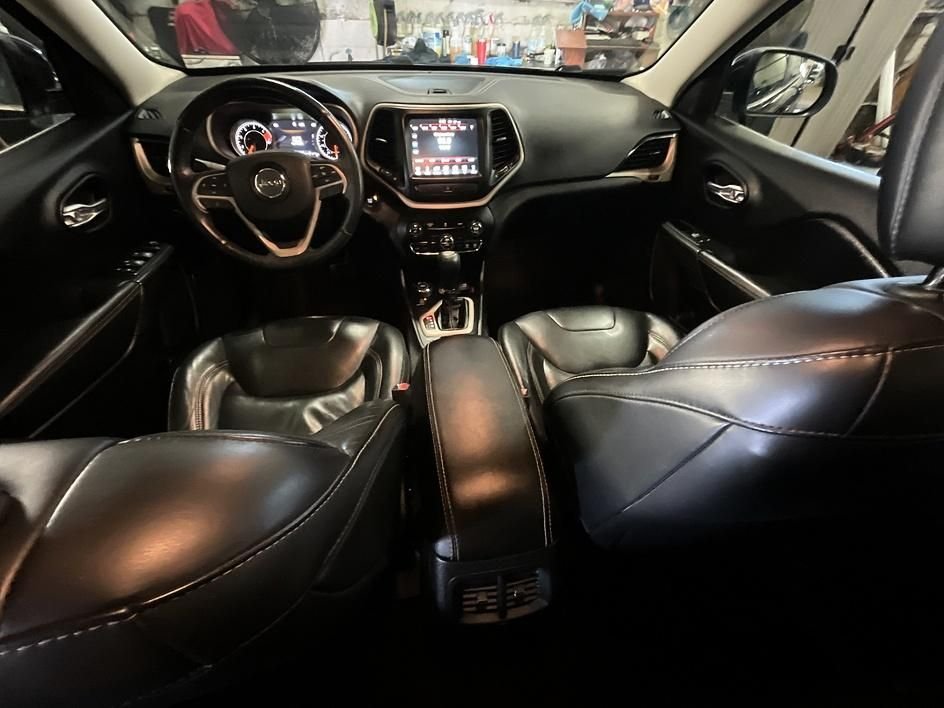 Used 2017 Black Jeep Limited image 3