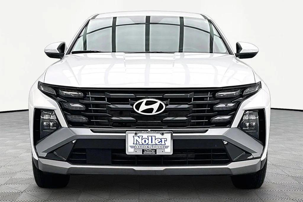 Certified Used 2025 White Pearl Hyundai SE image 3