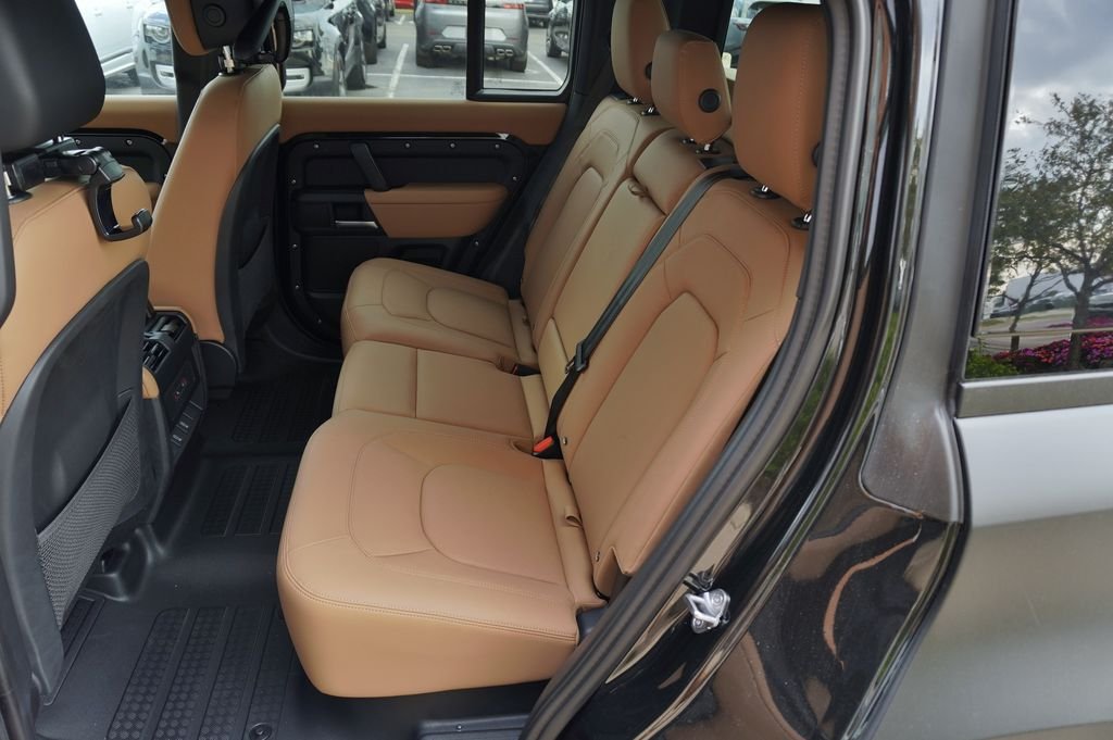New 2026 Santorini Black Land Rover X-Dynamic SE image 30