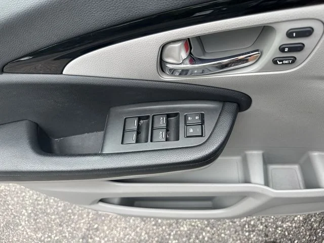 Used 2016  Honda Touring image 27