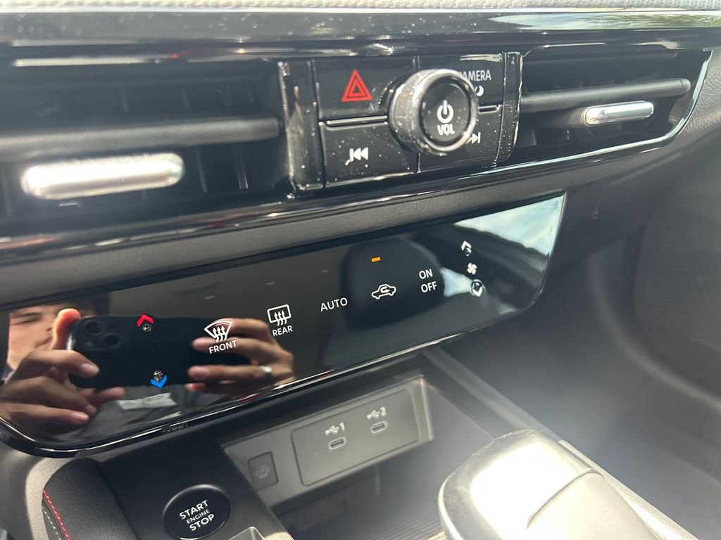 New 2026 Nissan Kicks SR 4D Sport Utility